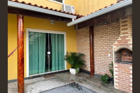 Casa de condomínio à venda com 120m², 4 quartos e 2 vagas Casa de condomínio à venda com 120m², 4 quartos e 2 vagasQuintal
