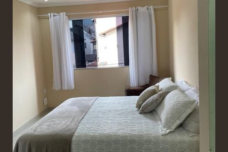 Casa de condomínio à venda com 120m², 4 quartos e 2 vagas Casa de condomínio à venda com 120m², 4 quartos e 2 vagasSuíte