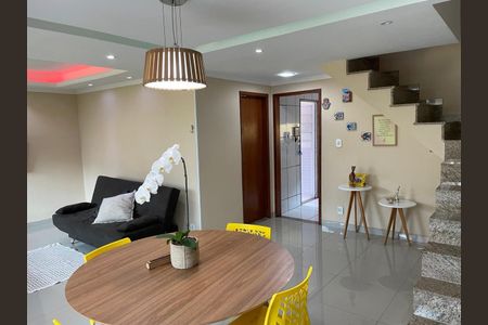 Casa de condomínio à venda com 120m², 4 quartos e 2 vagas Casa de condomínio à venda com 120m², 4 quartos e 2 vagasSala