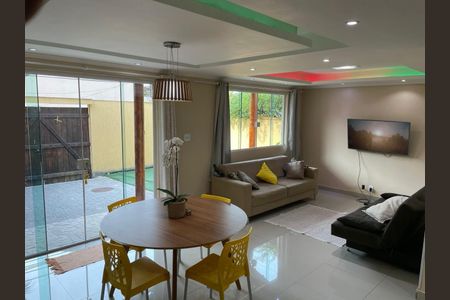 Sala de casa de condomínio à venda com 4 quartos, 120m² em Recreio dos Bandeirantes, Rio de Janeiro