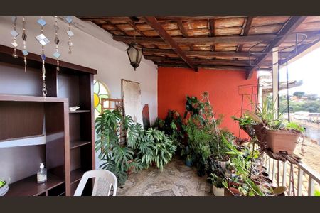 Casa à venda com 3 quartos, 330m² em Teixeira Dias (Barreiro), Belo Horizonte