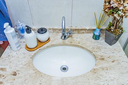 Casa à venda com 75m², 2 quartos e 1 vaga Casa à venda com 75m², 2 quartos e 1 vagaBanheiro