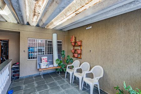 Casa à venda com 75m², 2 quartos e 1 vaga Casa à venda com 75m², 2 quartos e 1 vagaVaranda