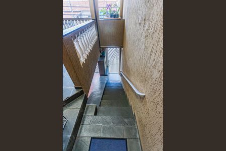 Casa à venda com 75m², 2 quartos e 1 vaga Casa à venda com 75m², 2 quartos e 1 vagaEscada