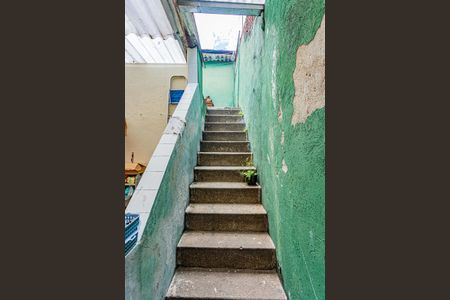 Casa à venda com 75m², 2 quartos e 1 vaga Casa à venda com 75m², 2 quartos e 1 vagaEscada