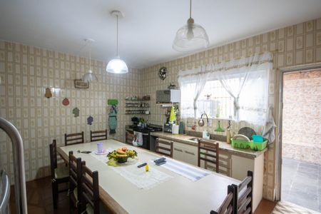 Casa à venda com 166m², 3 quartos e 2 vagas Casa à venda com 166m², 3 quartos e 2 vagasCozinha