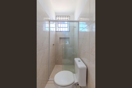 Banheiro de kitnet/studio para alugar com 1 quarto, 50m² em Cavalhada, Porto Alegre