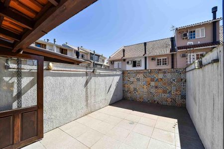 Casa à venda com 106m², 3 quartos e 2 vagasPátio