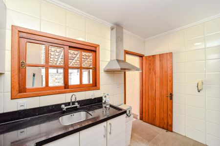 Casa à venda com 106m², 3 quartos e 2 vagasCozinha