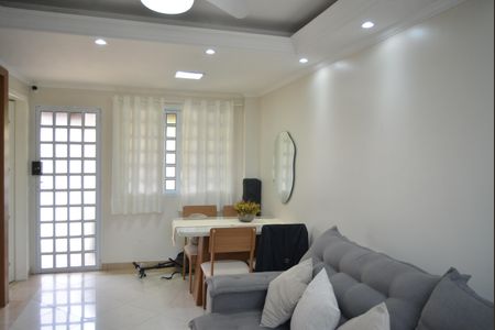 Casa à venda com 120m², 3 quartos e 2 vagasSala