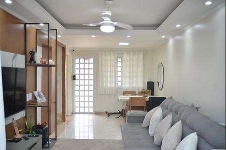 Casa à venda com 120m², 3 quartos e 2 vagasSala