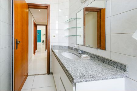 Apartamento à venda com 101m², 3 quartos e 2 vagas Apartamento à venda com 101m², 3 quartos e 2 vagasBanheiro social