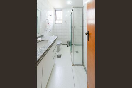 Apartamento à venda com 101m², 3 quartos e 2 vagas Apartamento à venda com 101m², 3 quartos e 2 vagasBanheiro social