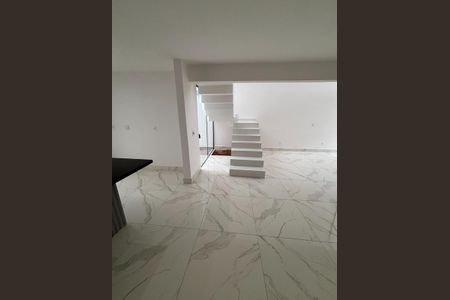 Casa à venda com 125m², 3 quartos e 3 vagasSala