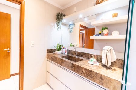 Casa à venda com 250m², 3 quartos e 4 vagasBanheiro da Suíte