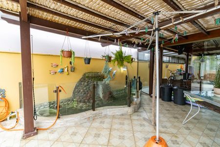 Casa à venda com 250m², 3 quartos e 4 vagasQuintal