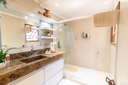 Casa à venda com 250m², 3 quartos e 4 vagasBanheiro da Suíte