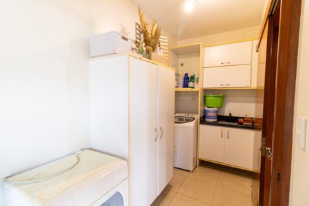 Casa à venda com 250m², 3 quartos e 4 vagasÁrea de Serviço