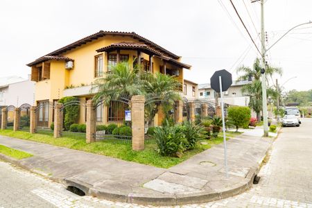 Casa à venda com 250m², 3 quartos e 4 vagasFachada