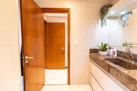 Casa à venda com 250m², 3 quartos e 4 vagasBanheiro da Suíte