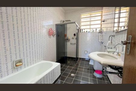 Casa à venda com 259m², 4 quartos e 6 vagas