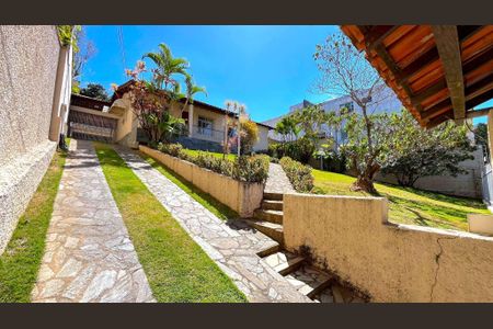 Casa à venda com 259m², 4 quartos e 6 vagas