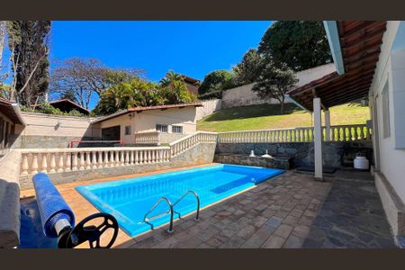 Casa à venda com 259m², 4 quartos e 6 vagas