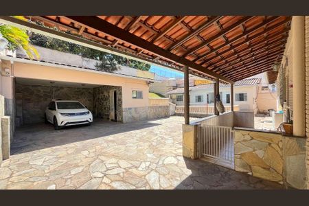 Casa à venda com 259m², 4 quartos e 6 vagas