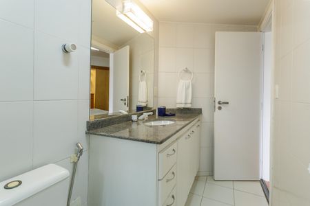 Apartamento para alugar com 45m², 1 quarto e 1 vaga Apartamento para alugar com 45m², 1 quarto e 1 vagaBanheiro da Suíte