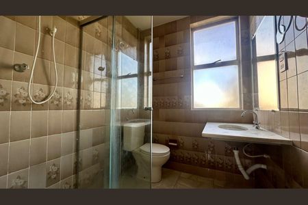 Apartamento à venda com 70m², 2 quartos e 1 vaga Apartamento à venda com 70m², 2 quartos e 1 vagaBanheiro