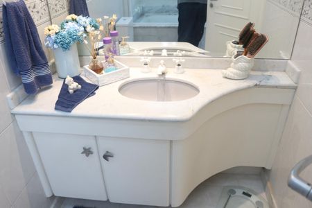 Apartamento à venda com 247m², 4 quartos e 3 vagasBanheiro da Suíte 2