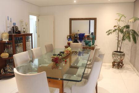 Apartamento à venda com 247m², 4 quartos e 3 vagasSala