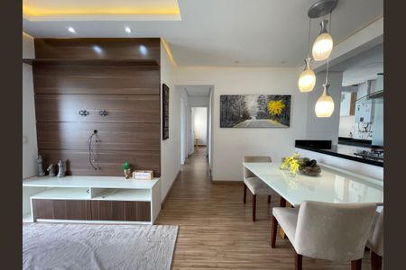Sala de apartamento para alugar com 3 quartos, 77m² em Conjunto Promorar Raposo Tavares, São Paulo