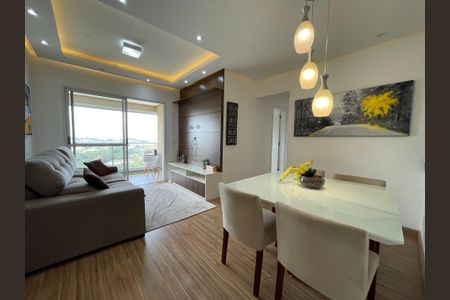 Sala de apartamento para alugar com 3 quartos, 77m² em Conjunto Promorar Raposo Tavares, São Paulo