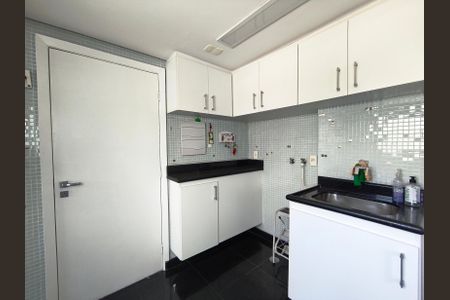 Apartamento à venda com 134m², 3 quartos e 3 vagas Apartamento à venda com 134m², 3 quartos e 3 vagasÁrea de Serviço