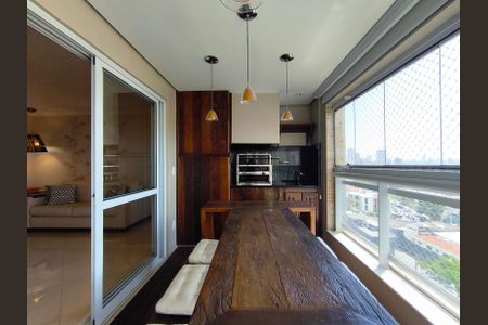 Apartamento à venda com 134m², 3 quartos e 3 vagas Apartamento à venda com 134m², 3 quartos e 3 vagasVaranda