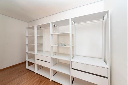 Apartamento para alugar com 240m², 4 quartos e 4 vagas Apartamento para alugar com 240m², 4 quartos e 4 vagasSuíte 2