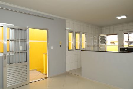 Sala de casa para alugar com 2 quartos, 160m² em Vila Carmosina, São Paulo