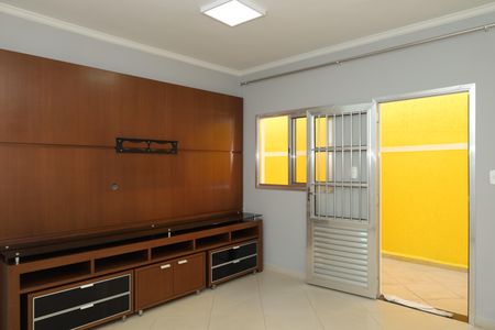 Sala de casa para alugar com 2 quartos, 160m² em Vila Carmosina, São Paulo