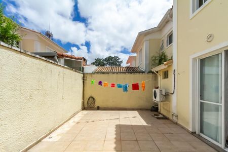 Casa de condomínio à venda com 89m², 3 quartos e 2 vagas Casa de condomínio à venda com 89m², 3 quartos e 2 vagasQuintal