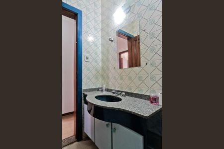 Casa à venda com 350m², 4 quartos e 8 vagas Casa à venda com 350m², 4 quartos e 8 vagasBanheiro Social