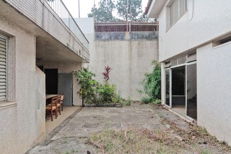 Casa à venda com 350m², 4 quartos e 8 vagas Casa à venda com 350m², 4 quartos e 8 vagasÁrea Externa