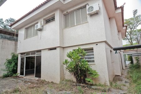 Casa à venda com 350m², 4 quartos e 8 vagas Casa à venda com 350m², 4 quartos e 8 vagasÁrea Externa