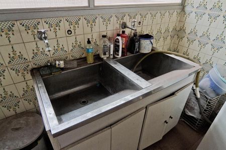 Casa à venda com 350m², 4 quartos e 8 vagas Casa à venda com 350m², 4 quartos e 8 vagasÁrea de Serviço