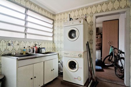 Casa à venda com 350m², 4 quartos e 8 vagas Casa à venda com 350m², 4 quartos e 8 vagasÁrea de Serviço