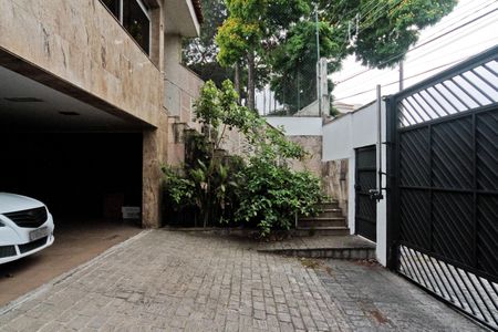 Casa à venda com 350m², 4 quartos e 8 vagas Casa à venda com 350m², 4 quartos e 8 vagasÁrea Externa