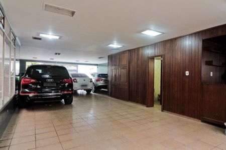 Casa à venda com 350m², 4 quartos e 8 vagas Casa à venda com 350m², 4 quartos e 8 vagasÁrea Externa