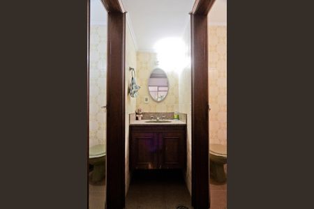 Casa à venda com 350m², 4 quartos e 8 vagas Casa à venda com 350m², 4 quartos e 8 vagasBanheiro de Serviço