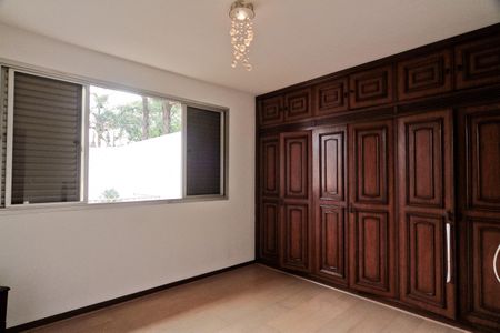 Casa à venda com 350m², 4 quartos e 8 vagas Casa à venda com 350m², 4 quartos e 8 vagasSuíte