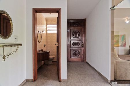 Casa à venda com 350m², 4 quartos e 8 vagas Casa à venda com 350m², 4 quartos e 8 vagasEntrada